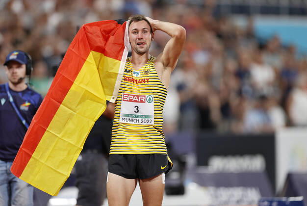 Bilder des Jahres 2022, Sport 08 August Sport Themen der Woche KW33 Sport Bilder des Tages 16.08.2022 European Championships Munich - Europameisterschaft LEICHTATHLETIK -European Championships Munich - Europameisterschaft LEICHTATHLETIK - LEICHTATHLETIK - ZEHNKAMPF MÄNNER 1500M - LAUF 1 in München (Olympiastadion), Deutschland, HMB Media Schumacher, bfischu, ----- KAUL Niklas (GER) Europameister Copyright: HMBxMedia Schumacher