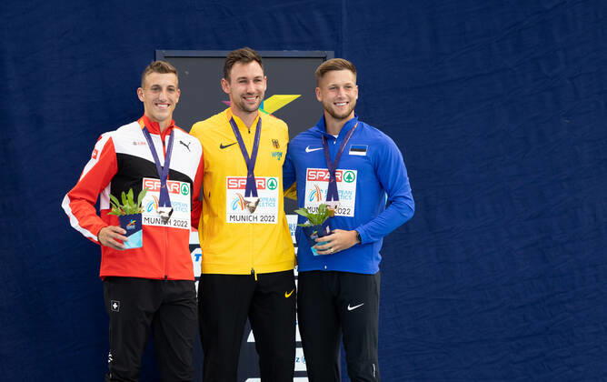 European Championships Munich22; Leichtathletik, 17.08.2022 Siegerehrung Zehnkampf Maenner (von links): Simon Ehammer (SUI), Niklas Kaul (GER) und Janek oiglane (EST); European Championships Munich22 - Leichtathletik - Medal Ceremony am 17.08.2022 im Olympiapark in Muenchen (Deutschland). Copyright: xBEAUTIFULxSPORTS R.xSchmittx