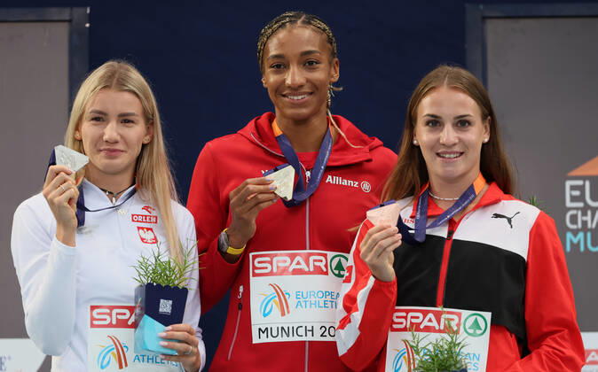 Poland s Adrianna Sulek, Belgian Nafissatou Nafi Thiam and Swiss Annik Kalin pictured during the podium ceremony of the women hectatlon, on the ninth day of the Athletics European Championships, at Munich 2022, Germany, on Friday 19 August 2022. The second edition of the European Championships takes place from 11 to 22 August and features nine sports. BENOITxDOPPAGNE  x39857132x