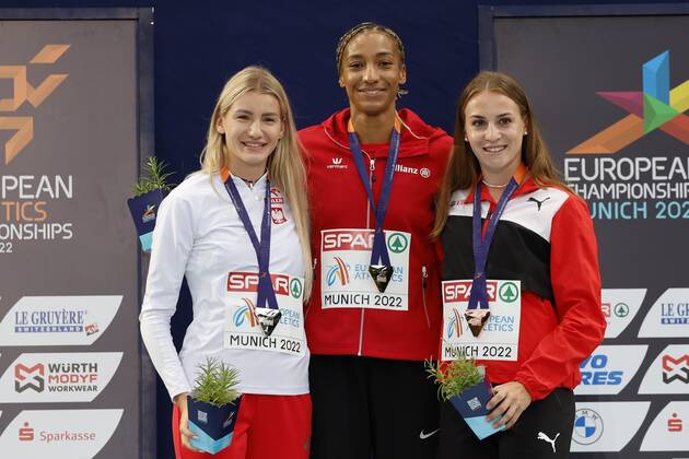 Munich, Germany - August 19 : Thiam Nafi Athletics Heptathlon (Female) of Belgium pictured during the podium ceremony with Kalin Annik of Switzerland second place and third place Adrianna SuBek of Polen during the 2022 European Championships Athletics as part of the European Championships Munich 2022 on August 19, 2022 in Munich, Germany, 19 08 2022 ( European Championship, EM, Europameisterschaft Athletics Munich 2022 PhotoNews Panoramic 