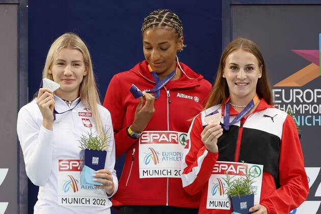 Munich, Germany - August 19 : Thiam Nafi Athletics Heptathlon (Female) of Belgium pictured during the podium ceremony with Kalin Annik of Switzerland second place and third place Adrianna SuBek of Polen during the 2022 European Championships Athletics as part of the European Championships Munich 2022 on August 19, 2022 in Munich, Germany, 19 08 2022 ( European Championship, EM, Europameisterschaft Athletics Munich 2022 PhotoNews Panoramic 