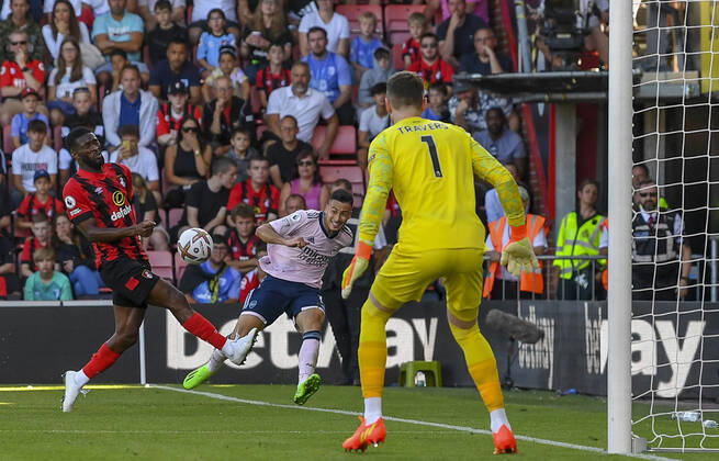 Bournemouth v Arsenal Premier League Gabriel Martinelli of Arsenal crosses during the Premier League match at the Vitality Stadium, Bournemouth Content Not Available For UK Newspapers Copyright: xJeremyxLandeyx FIL-17249-0112 UK Newspapers OUT