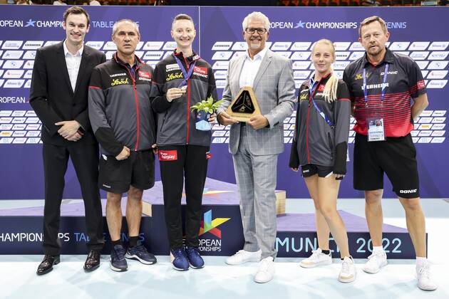 VARIOUS SPORTS - European Championships MUNICH,GERMANY,21.AUG.22 - Table tennis, Tischtennis - European Championships, women. Image shows Stefan Fegerl, Csolt Harczi, (OETTV), Sofia Polcanova (AUT), Wolfgang Gotschke (OETTV), Tanja Wessely, Jarek Kolodziejczyk (OETTV). GEPAxpictures xPatrickxSteiner