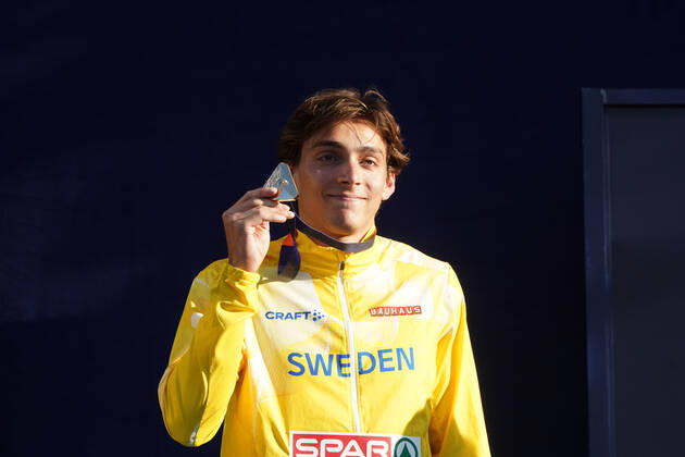 European Championships Munich 2022, Leichtathletik EM, Europa Leichtathletikmeisterschaften München 2022, 12.08-21.08.2022, Olympiastadion München, Stabhochsprung Männer Finale, Armand Duplantis Schweden mit Gold Medaille, , Foto: Gladys chai von der Laage
