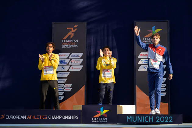 220821 Bo Kanda Lita Bahre of Germany, Armand Duplantis of Sweden and Pal Haugen Lillefosse of Norway celebrate at the medal ceremony for men?s pole vault during day 11 of the European Championships on August 21, 2022 in Munich. Photo: Vegard Grott BILDBYRAN kod VG VG0339 friidrott athletics friidrett europamästerskap em em 2022 european championships munich 2022 munchen-em day 11 bbeng jubel celebration em-guld stavhopp pole vault sverige norge sweden norway  Copyright: VEGARDxGRoTT BB220821VG023