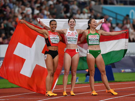 Bilder des Jahres 2022, Sport 08 August Sport Themen der Woche KW33 Die Siegerinnen KAMBUNDJI Ditaji (Schweiz) SKRZYSZOWSKA Pia (Polen) und KOZAK Luca (Ungarn) beim 100m Hürdenlauf Wettbewerb der European Championships 2022 in München am 21.08.2022. München Olympiastadion Bayern Deutschland