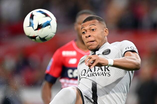 LILLE - Kylian Mbappe of Paris Saint-Germain scores after seconds during the French Ligue 1 match between Lille OSC and Paris Saint Germain at the Pierre-Mauroy Stadium on August 21, 2022 in Lille, France. ANP Dutch Height Gerrit van Keulen Ligue 1 Uber Eats 2022 2023 xVIxANPxSportx xGerritxvanxKeulenxIVx