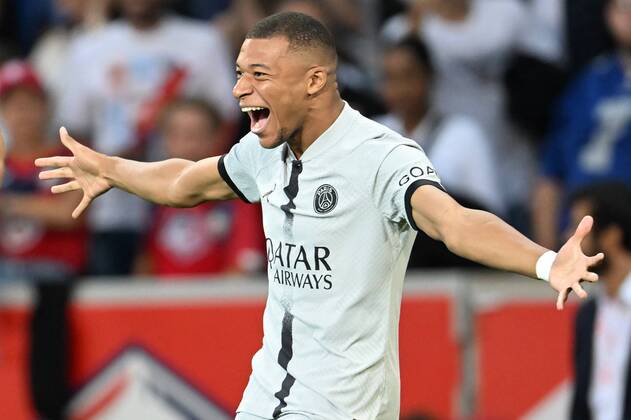 LILLE - Kylian Mbappe of Paris Saint-Germain celebrates his goal during the French Ligue 1 match between Lille OSC and Paris Saint Germain at the Pierre-Mauroy Stadium on August 21, 2022 in Lille, France. ANP Dutch Height Gerrit van Keulen Ligue 1 Uber Eats 2022 2023 xVIxANPxSportx xGerritxvanxKeulenxIVx