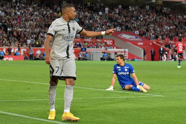 LILLE - Kylian Mbappe of Paris Saint-Germain celebrates his goal during the French Ligue 1 match between Lille OSC and Paris Saint Germain at the Pierre-Mauroy Stadium on August 21, 2022 in Lille, France. ANP Dutch Height Gerrit van Keulen Ligue 1 Uber Eats 2022 2023 xVIxANPxSportx xGerritxvanxKeulenxIVx