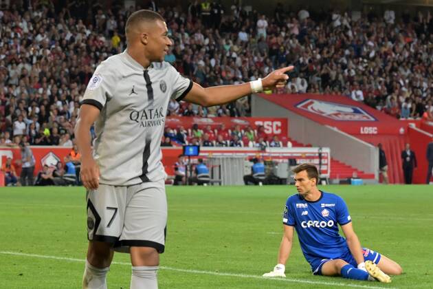 LILLE - Kylian Mbappe of Paris Saint-Germain celebrates his goal during the French Ligue 1 match between Lille OSC and Paris Saint Germain at the Pierre-Mauroy Stadium on August 21, 2022 in Lille, France. ANP Dutch Height Gerrit van Keulen Ligue 1 Uber Eats 2022 2023 xVIxANPxSportx xGerritxvanxKeulenxIVx