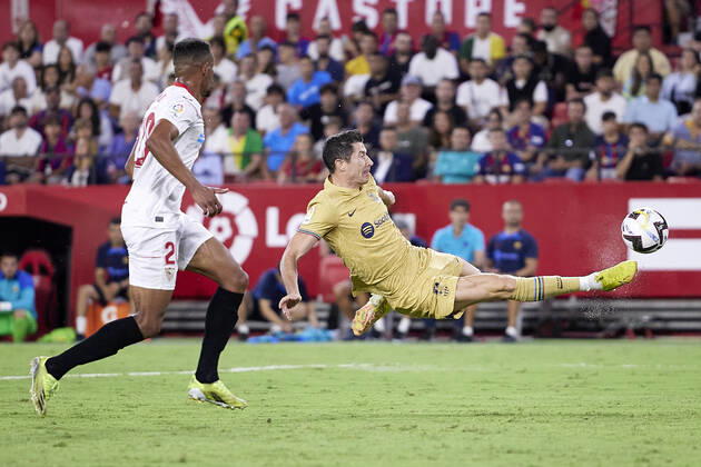 Sevilla FC v FC Barcelona, Barca LaLiga Santander, Seville, Spain Seville, Spain. 03rd September 2022. Robert Lewandowski (9) of FC Barcelona seen during the LaLiga Santander match between Sevilla FC and FC Barcelona at Estadio Ramon Sanchez Pizjuan in Seville. Seville Andalucia Spain Estadio Ramon Sanchez Pizjuan Copyright: xGonzalesxPhoto JesusxRuizxMedinax