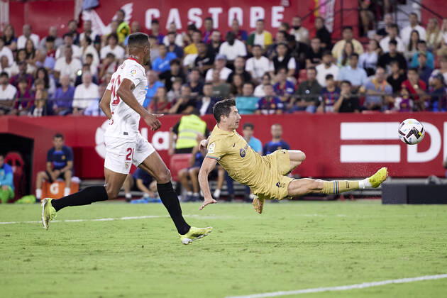 Sevilla FC v FC Barcelona, Barca LaLiga Santander, Seville, Spain Seville, Spain. 03rd September 2022. Robert Lewandowski (9) of FC Barcelona seen during the LaLiga Santander match between Sevilla FC and FC Barcelona at Estadio Ramon Sanchez Pizjuan in Seville. Seville Andalucia Spain Estadio Ramon Sanchez Pizjuan Copyright: xGonzalesxPhoto JesusxRuizxMedinax