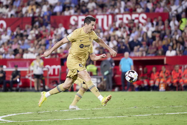 Sevilla FC v FC Barcelona, Barca LaLiga Santander, Seville, Spain Seville, Spain. 03rd September 2022. Robert Lewandowski (9) of FC Barcelona seen during the LaLiga Santander match between Sevilla FC and FC Barcelona at Estadio Ramon Sanchez Pizjuan in Seville. Seville Andalucia Spain Estadio Ramon Sanchez Pizjuan Copyright: xGonzalesxPhoto JesusxRuizxMedinax