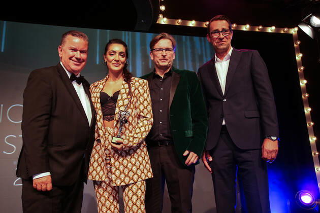 Boxen: Herqul 2022 - German Boxing Award, Berlin, 04.09.2022 v.l.: Jörg Lubrich, Valentina Maceri, CLaus Strunz (alle Bild) und Michael Preetz (Hertha BSC) Berlin Germany