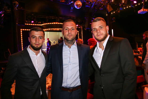 Boxen: Herqul 2022 - German Boxing Award, Berlin, 04.09.2022 v.l.: Hamsat Shadalov, Promoter Kontra K und Paul Wall Berlin Germany