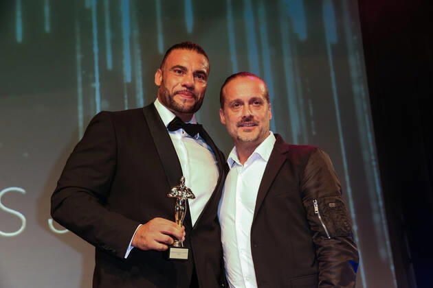 Boxen: Herqul 2022 - German Boxing Award, Berlin, 04.09.2022 Auszeichnung Comeback des Jahres: Mahmoud Manuel Charr (l.) und Alex Christensen Berlin Germany