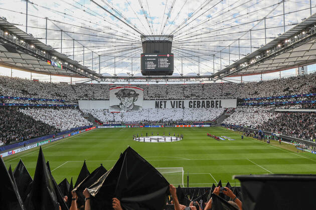 xMHx - UEFA Champions League: Eintracht Frankfurt - Sporting Lissabon am 07.09.2022 im Deutsche Bank Park in Frankfurt Die Fans von Eintracht Frankfurt mit einer Choreografie