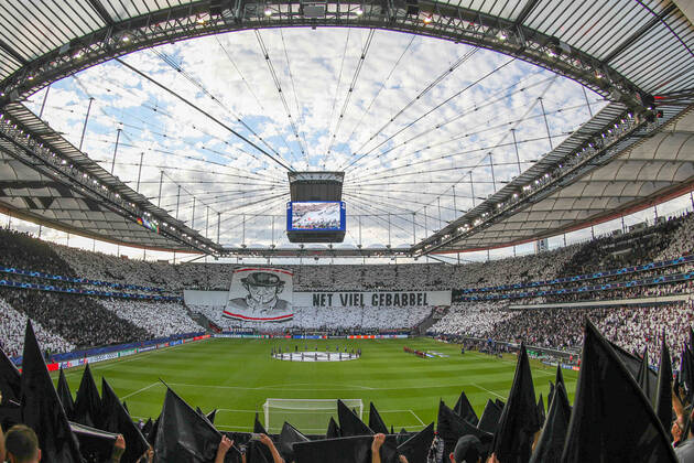 xMHx - UEFA Champions League: Eintracht Frankfurt - Sporting Lissabon am 07.09.2022 im Deutsche Bank Park in Frankfurt Die Fans von Eintracht Frankfurt mit einer Choreografie