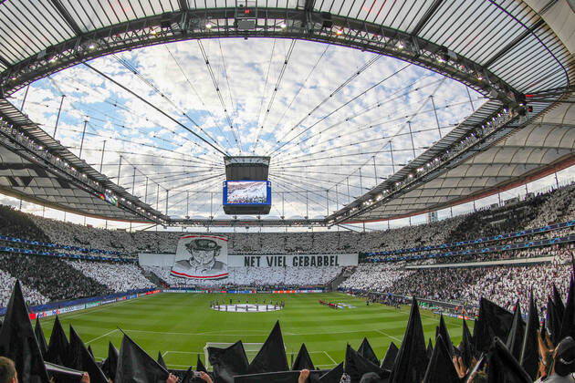 xMHx - UEFA Champions League: Eintracht Frankfurt - Sporting Lissabon am 07.09.2022 im Deutsche Bank Park in Frankfurt Die Fans von Eintracht Frankfurt mit einer Choreografie