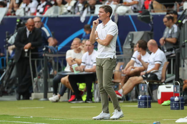 xMHx - UEFA Champions League: Eintracht Frankfurt - Sporting Lissabon am 07.09.2022 im Deutsche Bank Park in Frankfurt Trainer Oliver Glasner (Frankfurt) nachdenklich