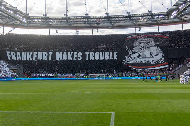 xMHx - UEFA Champions League: Eintracht Frankfurt - Sporting Lissabon am 07.09.2022 im Deutsche Bank Park in Frankfurt Die Fans von Eintracht Frankfurt mit einer Choreografie