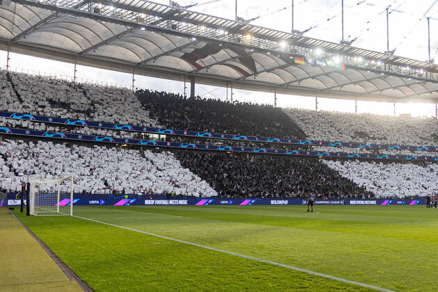 xMHx - UEFA Champions League: Eintracht Frankfurt - Sporting Lissabon am 07.09.2022 im Deutsche Bank Park in Frankfurt Die Fans von Eintracht Frankfurt mit einer Choreografie
