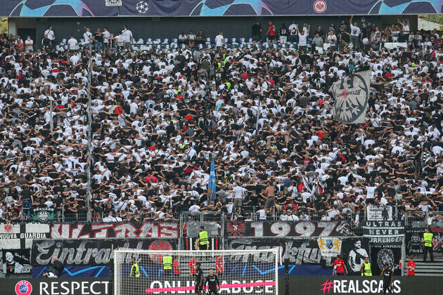 xMHx - UEFA Champions League: Eintracht Frankfurt - Sporting Lissabon am 07.09.2022 im Deutsche Bank Park in Frankfurt Die Fans von Eintracht Frankfurt supporten in der Nordwestkurve Ihre Mannschaft