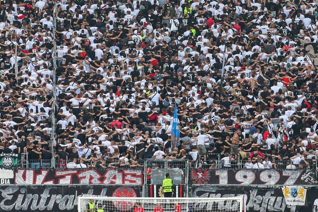 xMHx - UEFA Champions League: Eintracht Frankfurt - Sporting Lissabon am 07.09.2022 im Deutsche Bank Park in Frankfurt Die Fans von Eintracht Frankfurt supporten in der Nordwestkurve Ihre Mannschaft