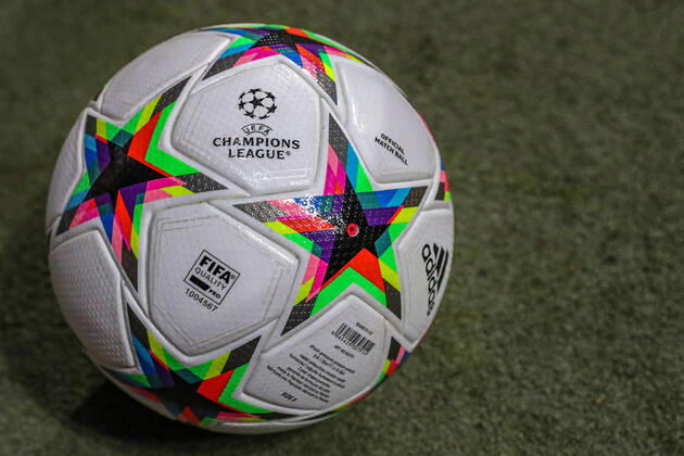 xMHx - UEFA Champions League: Eintracht Frankfurt - Sporting Lissabon am 07.09.2022 im Deutsche Bank Park in Frankfurt Offizieller Spielball der UEFA Champions League