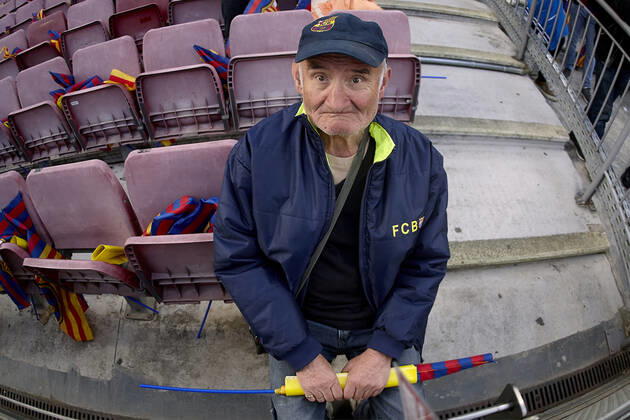 FC Barcelona, Barca v Real Madrid CF. La Liga date 36, Camp Nou stadium, Barcelona, Spain - 06 May 2018 FC Barcelona old fan on the Camp Nou stadium grades before the kick off. Barcelona SPA Copyright: xBaguxBlancox I0000eDw4PXT.OHI