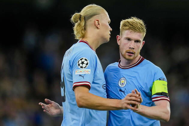 Manchester, United Kingdom 20220914. Manchester City s Erling Braut Haaland and Kevin De Bruyne celebrate after the 2-1 goal during the Champions League soccer match between Manchester City and Borussia Dortmund at the Etihad Stadium. Manchester Great Britain xx Copyright: xFredrikxVarfjellx osS_0uCMyow