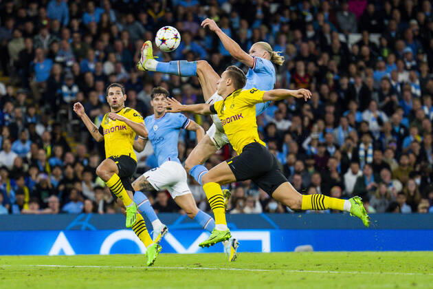 Manchester, United Kingdom 20220914. Manchester City s Erling Braut Haaland scores the 2-1 goal during the Champions League football match between Manchester City and Borussia Dortmund at the Etihad Stadium. Manchester Great Britain xx Copyright: xFredrikxVarfjellx qdauT-WuzVk