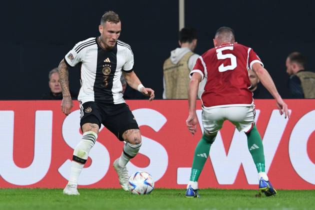 Fußball UEFA Nations League Deutschland - Ungarn am 23.09.2022 in der Red Bull Arena in Leipzig David Raum ( Deutschland ), links - Attila Fiola ( Ungarn ), rechts DFB regulations prohibit any use of photographs as image sequences and or quasi-video.