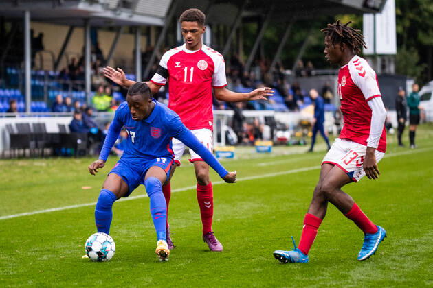Denmark U19 v England U19, UEFA U19 Championship qualifier, Hobro, Denmark Hobro, Denmark. 27th, September 2022. Isaac Mabaya (17) of England and Charly Horneman (11) of Denmark seen during the UEFA U19 Championship qualifier between Denmark and England at DS Arena in Hobro. Hobro Denmark Copyright: xGonzalesxPhoto BalazsxPopalx