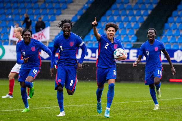 Denmark U19 v England U19, UEFA U19 Championship qualifier, Hobro, Denmark Hobro, Denmark. 27th, September 2022. Rico Lewis (2) celebrates with the ball in his hand after Darko Gyabi (8) of England scores for 2-4 during the UEFA U19 Championship qualifier between Denmark and England at DS Arena in Hobro. Hobro Denmark Copyright: xGonzalesxPhoto BalazsxPopalx