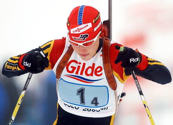 Oslo 20030213 Kati Wilhelm from Germany in action during the World Biathlon Cup women relay in Holmenkollen, Oslo, Norway, Thursday, February 12, 2003. Photo Knut Fjeldstad SCANPIX Code 20520 Oslo Norway BILDER x20520x Copyright: xKnutxFjeldstadx xTTx 20520