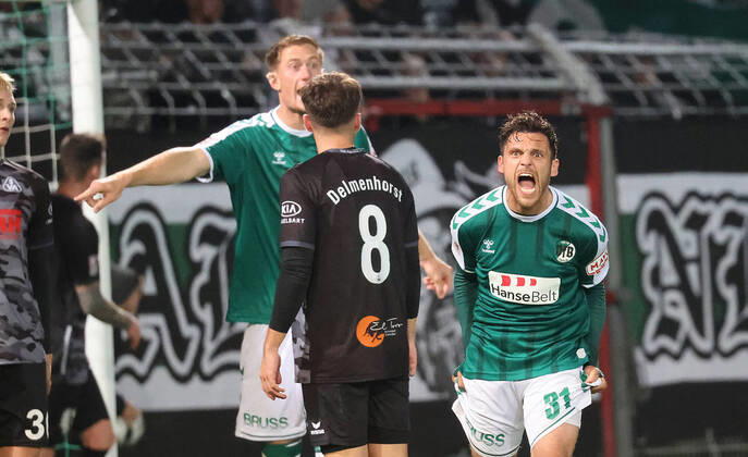 Bilder des Jahres 2022, Sport 09 September Sport Themen der Woche KW39 Sport Bilder des Tages Mirko Boland (VfB Luebeck) aergert sich, sein Schuss geht knapp vorbei Fussball, Herren, Saison 2022 2023, RL Nord, VfB Luebeck gegen SV Atlas Delmenhorst DFL REGULATIONS PROHIBIT ANY USE OF PHOTOGRAPHS AS IMAGE SEQUENCES AND OR QUASI-VIDEO.