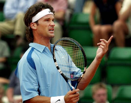 BASTAD 030711 -- TENNIS , BASTAD , KVARTSFINALER -- Fredagen den 11 juli 2003 spelades kvartsfinaler i herrsingel i Swedish Open, Bastad. Jonas Björkman förlorade mot spanjoren Carlos Moya med 2-0 i set. Bilden: Carlos Moya. Foto Ola Torkelsson Kod 1028 COPYRIGHT SCANPIX SWEDEN BASTAD SVERIGE TENNIS x1028x
