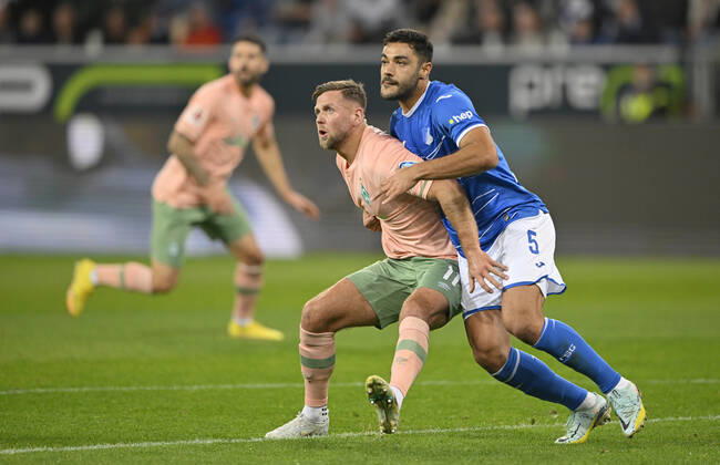 Zweikampf Ozan Kabak TSG 1899 Hoffenheim (05) gegen Niclas Fuellkrug (11) SV Werder Bremen SVW TSG 1899 Hoffenheim vs SV Werder Bremen SVW 07.10.2022 DFL REGULATIONS PROHIBIT ANY USE OF PHOTOGRAPHS AS IMAGE SEQUENCES AND OR QUASI-VIDEO TSG 1899 Hoffenheim vs SV Werder Bremen SVW