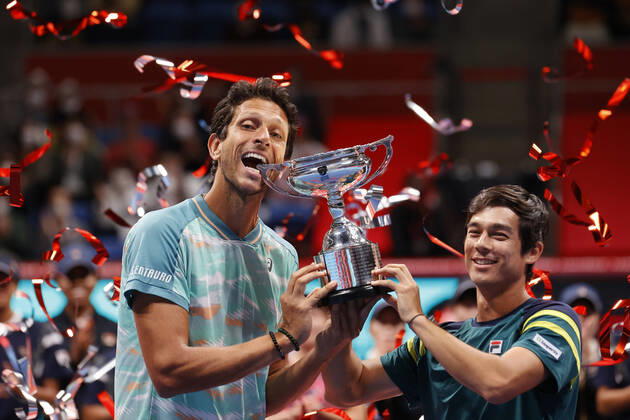 Bilder des Jahres, Sport 10 Oktober Sport Themen der Woche KW40 Sport Bilder des Tages October 9, 2022, Tokyo, Japan: (L to R) Marcelo MELO (BRA) and Mackenzie MCDONALD (USA) pose for the cameras during the award ceremony for the Rakuten Japan Open Tennis Championships 2022 at Ariake Coliseum. The tournament is held from October 1 to 9. M. McDonald and M. Melo won 6:4, 3:6, 10:4. Tokyo Japan - ZUMAm191 20221009_zap_m191_010 Copyright: xRodrigoxReyesxMarinx