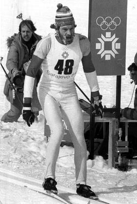 ARKIV 1984 Sarajevo OS Thomas Wassberg gar i mal som guldmedaljör pa femmilen i OS i Sarajevo. Han slar tvaan Gunde Svan med endast fem sekunder. STOCKHOLM Sverige PB-KOD: 1001 x1001x