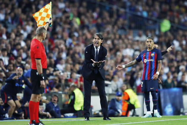 Bilder des Jahres, Sport 10 Oktober Sport Themen der Woche KW41 Sport Bilder des Tages Simone Inzaghi (Inter), OCTOBER 12, 2022 - Football Soccer : UEFA Champions League Group C match between FC Barcelona, Barca 3-3 FC Internazionale Milano at Camp Nou in Barcelona, Spain. Noxthirdxpartyxsales  (201068402)