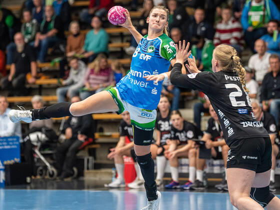 Bilder des Jahres, Sport 10 Oktober Sport Themen der Woche KW41 Sport Bilder des Tages Paulina Uscinowicz (Frisch Auf Frauen, 78) wirft aus dem Rueckraum, Frisch Auf Goeppingen vs. BSV Sachsen-Zwickau, Handball, Frauen, DHB-Pokal, 14.10.2022 EIBNER Michael Schmidt Frisch Auf Goeppingen vs. BSV Sachsen-Zwickau, Handball, Frauen, DHB-Pokal, 14.10.2022 Goeppingen Copyright: xEIBNER MichaelxSchmidtx EP_MST