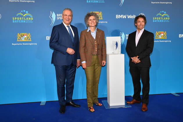 Joachim Herrmann, Miriam Vogt und Peter Schlickenrieder Verleihung des Bayerischen Sportpreis 2022 Ehrung, Auszeichnung, Preis BMW Welt München 22. Oktober 2022