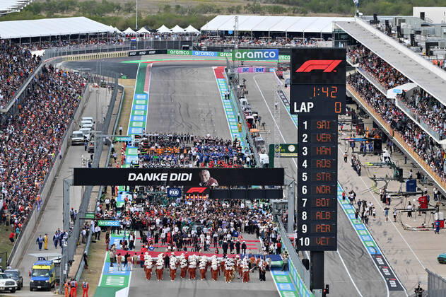 Bilder des Jahres, Sport 10 Oktober Sport Themen der Woche KW42 Sport Bilder des Tages MATESCHITZ Dietrich homenage during the Formula 1 Aramco United States Grand Prix 2022, 19th round of the 2022 FIA Formula One World Championship, WM, Weltmeisterschaft from October 21 to 23, 2022 on the Circuit of the Americas, in Austin, Texas - F1 - UNITED STATES GRAND PRIX 2022 - RACE DPPI Panoramic  00122044_231022-USA-4072-PVE
