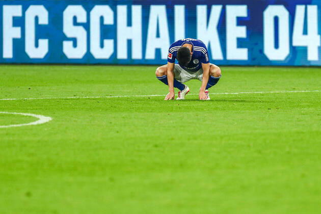Bilder des Jahres, Sport 10 Oktober Sport Themen der Woche KW43 Sport Bilder des Tages Maya Yoshida (FC Schalke 04, 04) unzufrieden, enttäuscht enttaeuscht nach dem Spiel, GER, FC Schalke 04 vs. SC Freiburg, Fussball, 1. Bundesliga, 12. Spieltag, Spielzeit 2022 2023, 30.10.2022, DFB DFL regulations prohibit any use of photographs as image sequences and or quasi-video., GER, FC Schalke 04 vs. SC Freiburg, Fussball, 1. Bundesliga, 12. Spieltag, Spielzeit 2022 2023, 30.10.2022, DFB DFL regulations prohibit any use of photographs as image sequences and or quasi-video., Foto: Eibner-Pressefoto Gabriel Boia Gelsenkirchen Copyright: xGabrielxBoiax EP_EER