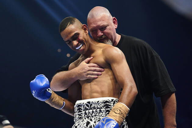 Bilder des Jahres, Sport 11 November Sport Themen der Woche KW44 Sport Bilder des Tages BOXING WILLIAMS HUNT, Nathan Singh celebrates victory over Robert Lale during their Super Bantamweight fight at Ken Rosewall Arena in Sydney, Saturday, November 5, 2022. ( NO ARCHIVING, EDITORIAL USE ONLY, NO USE IN BOOKS WITHOUT CONSENT SYDNEY NEW SOUTH WALES AUSTRALIA  Copyright: xBRETTxHEMMINGSx 20221105001726130913