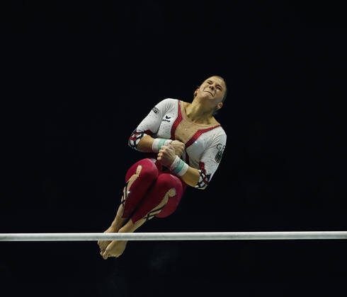 Bilder des Jahres, Sport 11 November Sport Themen der Woche KW44 5th November 2022, M&amp;S Bank Arena, Liverpool, England; 2022 World Artistic Gymnastics Championships Finals; Women s Uneven Bars final -Elisabeth Seitz (GER)  ActionPlus12445704 RogerxEvans
