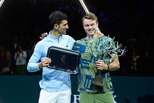 Bilder des Jahres, Sport 11 November Sport Themen der Woche KW44 Holger Rune ( DEN ) - Novak Djokovic ( SRB ) TENNIS : Rolex Paris Masters - Paris - 06 11 2022 FedericoPestellini Panoramic 