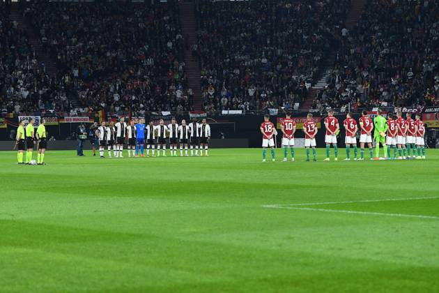 Fußball UEFA Nations League Deutschland - Ungarn am 23.09.2022 in der Red Bull Arena in Leipzig Schweigeminute Trauerminute für den verstorbenen Uwe Seeler DFB regulations prohibit any use of photographs as image sequences and or quasi-video.